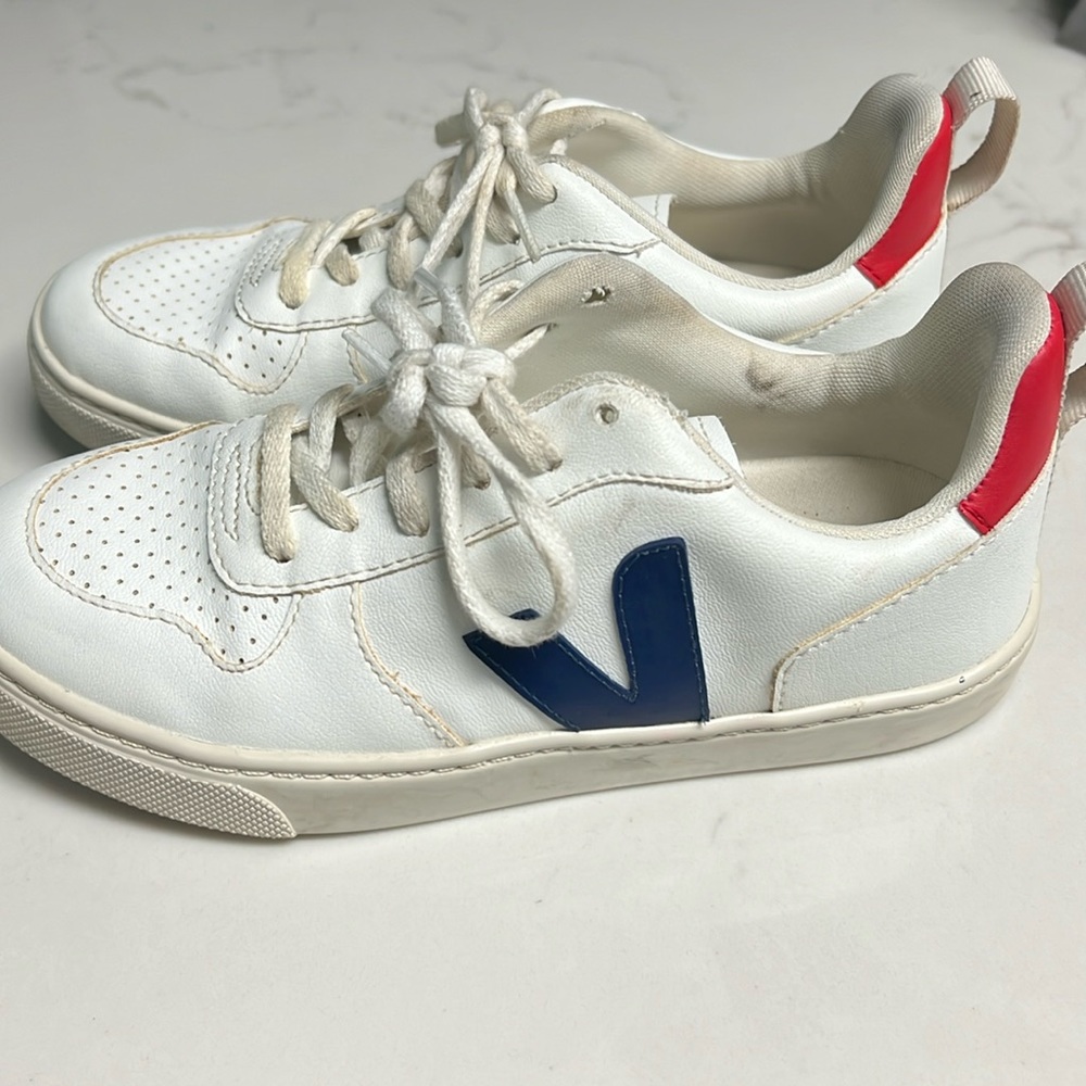 Kids Veja Sneakers size 4